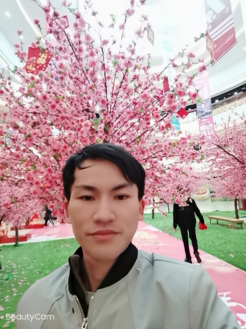 单身一人的第二张照片--陆川认干亲服务网